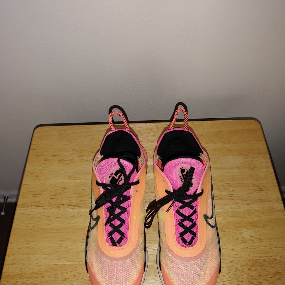 Womens Nike Air Max 2090